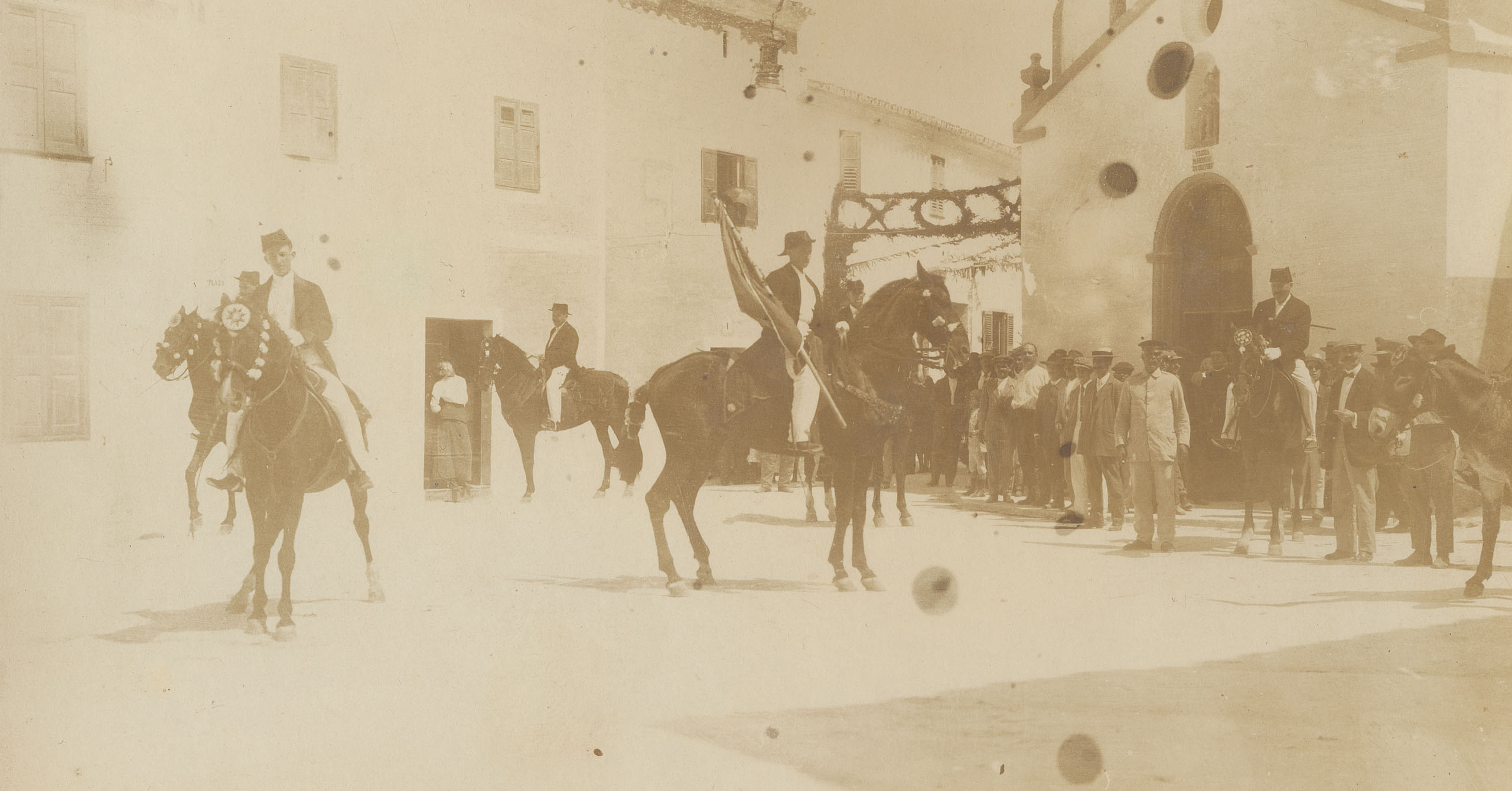 Caixer fadrí amb sa bandera des patró