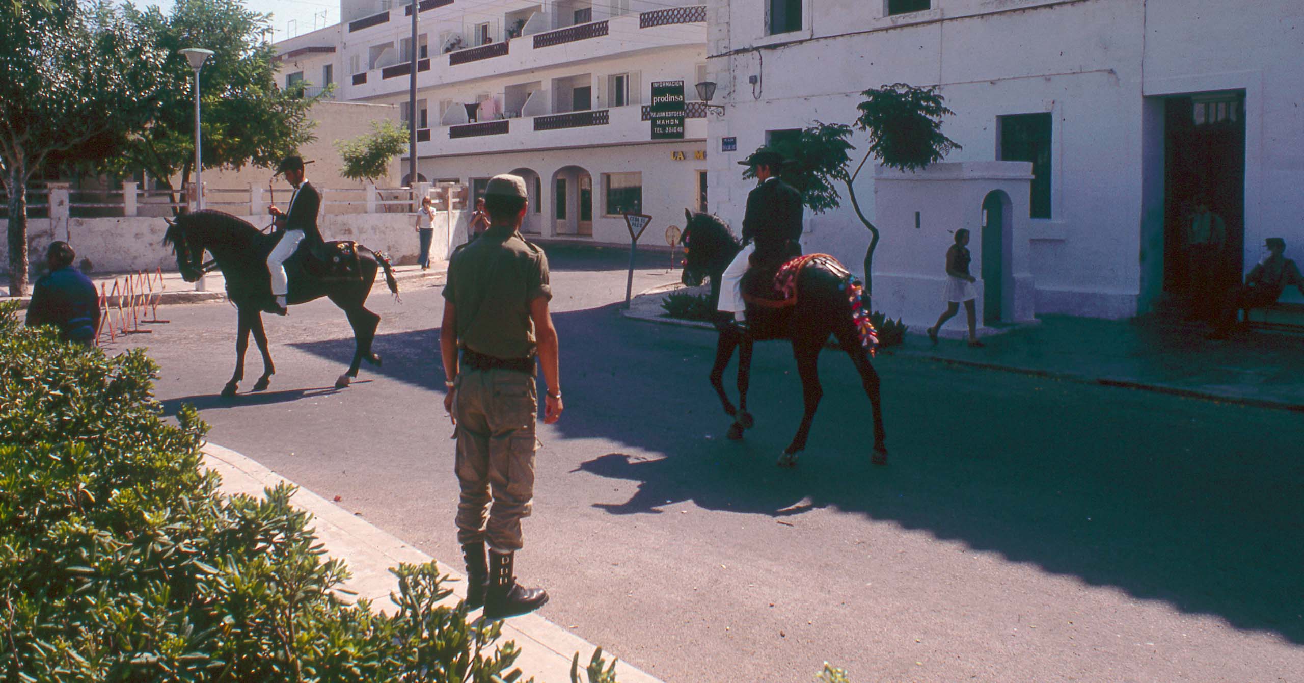 Caixers davant de sa guardia militar